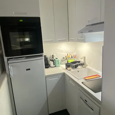 Sea View - Private Parking, Swimming Pool, Air Conditioning *